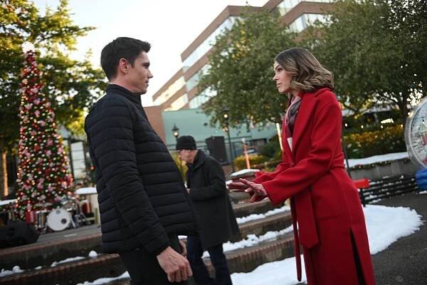 Tanner Novlan, Aimee Teegarden - Vánoční třídní sraz - Z filmu