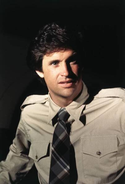 Robert Hays in Pripoutejte se, prosím! (1980)