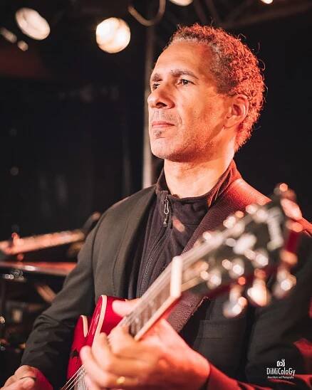 David Gilmore, guitar