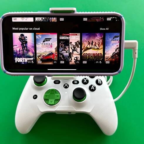 Best Xbox Cloud Gaming Controllers and Accessories in 2025