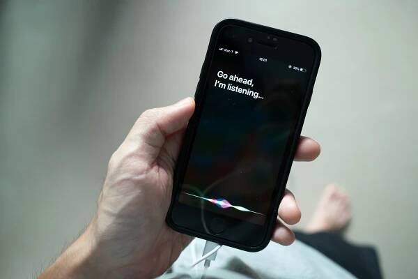 Siri Could Get a Brain Boost From AI You Already Know