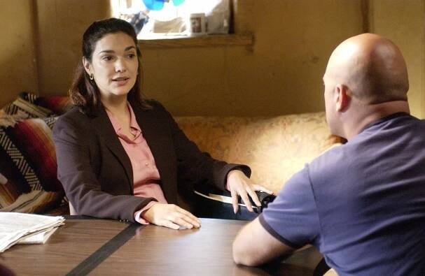 Policejní odznak - Trophy - Z filmu - Laura Harring