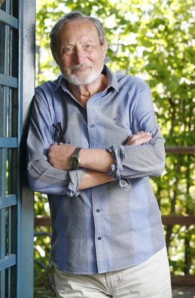 Ladislav Frej prý bojuje v IKEM o život: Jeho dcera nám řekla, jak na tom herec opravdu je