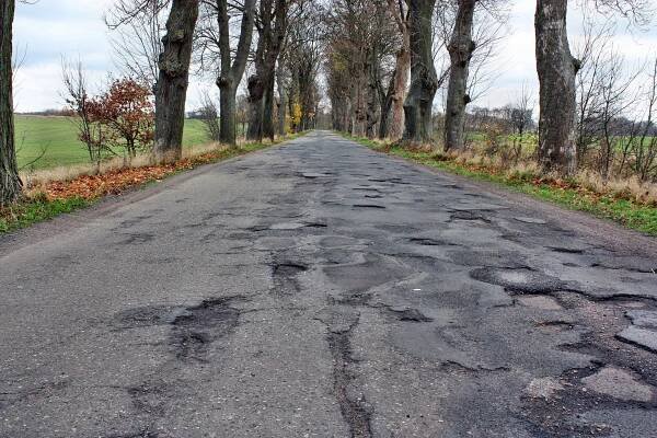 Stát letos nedoplatí krajům chybějící miliardy na silnice, hrozí odklad staveb