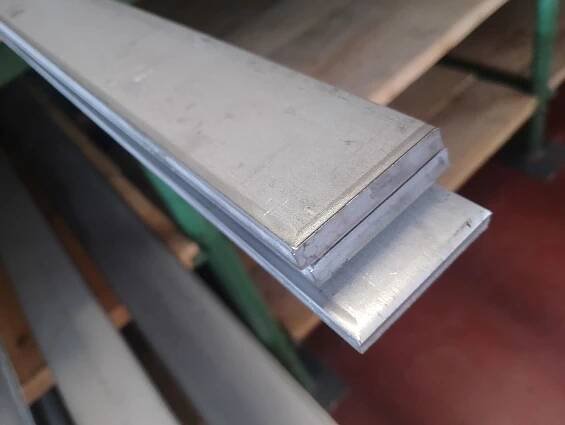 nerezová tyč plochá 50x8 mm, strihaná, akosť 1.4301