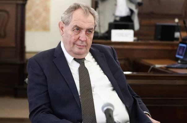 Zeman si telefonoval s Ficem, volá po mírových jednáních na Ukrajině