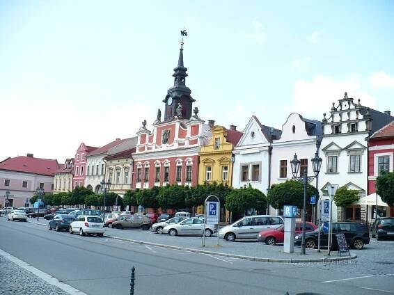 domy na náměstí, uprostřed Stará radnice