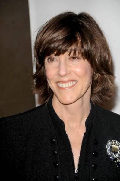 Nora Ephron: *19.5.1941 – †26.6.2012, americká novinářka, spisovatelka, filmová scenáristka a režisérka