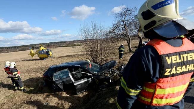 FOTO: U vážné nehody zasahoval vrtulník