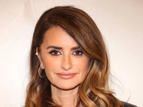 Penélope Cruz's uber short blonde bob is the epitome of the ‘mushroom’ hair trend