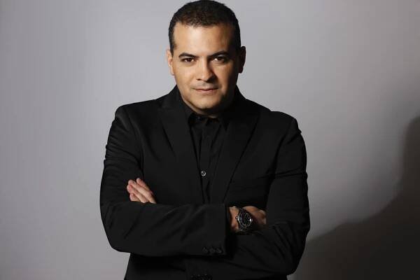 Features - Gaston Rivero