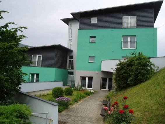 Na Břeclavsku tekla krev. Žena bodla manžela, hrozí ji až 18 let