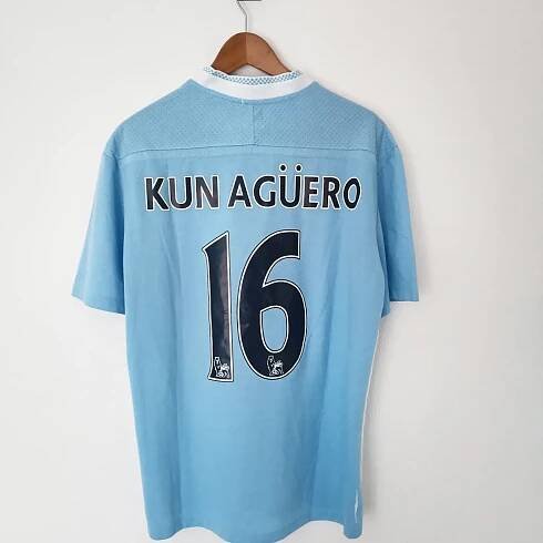 Aguero-Manchester-City-2011-2012-home-shirt