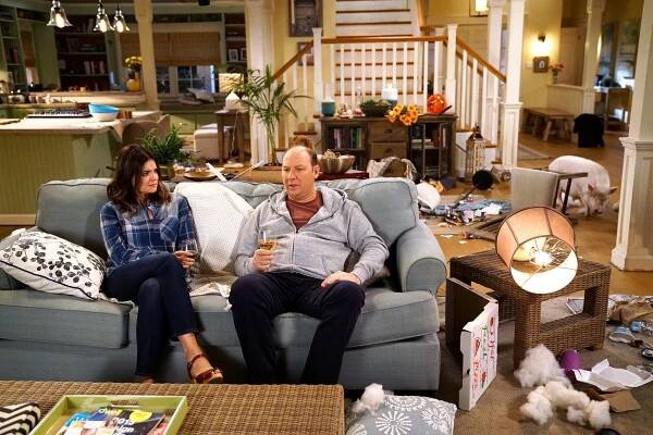 Rodinka na kousky - Letter Promise Adult Seventy - Z filmu - Betsy Brandt, Dan Bakkedahl