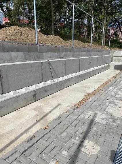 Jirkov - tribuna - MegaBeton - betonový blok