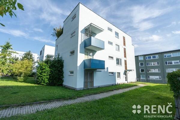Pronájem bytu 3+kk, 73 m2 s terasou v lokalitě Bystrc – Kamechy na ul. Hvozdecká | BydletVBrně.cz