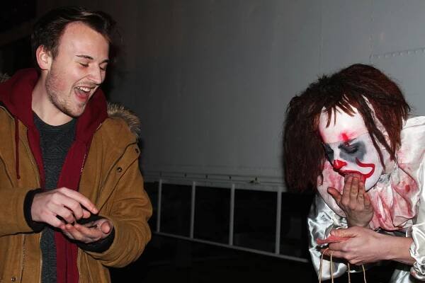 Hororový cirkus nabízí unikátní show. Nechybí ani klaun Pennywise