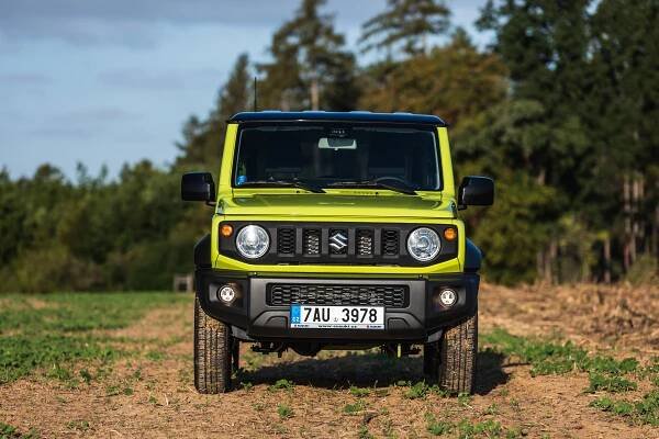 Nové Suzuki Jimny je tady a v terénu se rozhodně neztratí | Autanet.cz 