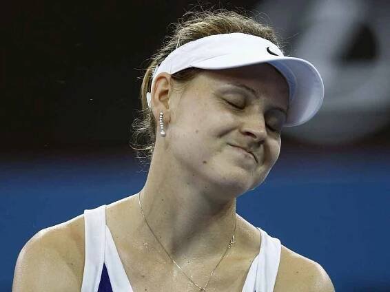 Lucie Šafářová si semifinále v Brisbane nezahraje. 