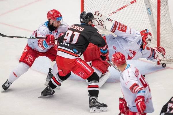 Dohrávky ELH: Výhra Olomouce v Třinci, Pardubice si upevnily vedení