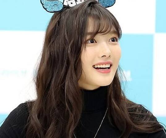 Kim Yoo-jung Biography - Facts, Childhood, Family Life & Achievements of South Korean Actress