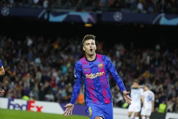 Žarty si robil aj z Messiho. Piqué sa po náročnom období rozhodol dodržať slovo a ukončil kariéru
