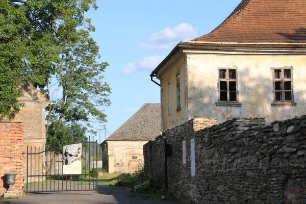 DESTINACE POŠUMAVÍ | Velhartice - Nemilkov - zámek