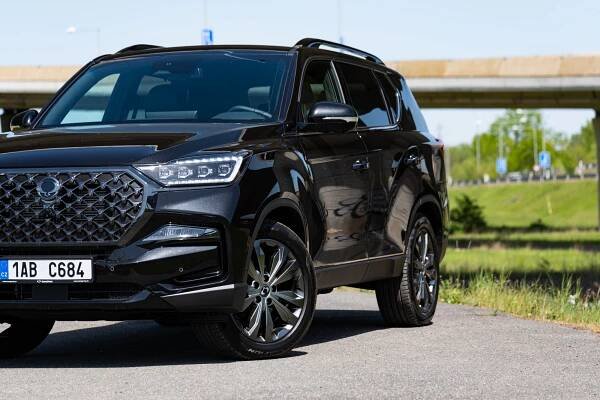 Obří SUV za lidovku: SsangYong Rexton nabídne spoustu prostoru a pohodlí, přitom se nebojí ani terénu