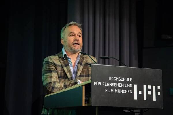 Darchinger_Speaker_0320_21_Credit- Jan Krattiger