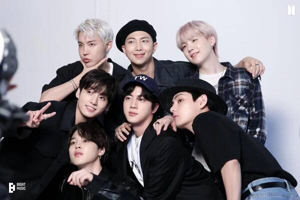 BTS sú späť: Skupina potvrdila nový album na jar 2026 a masívne svetové turné!