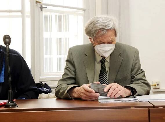 Pád trojské lávky znovu u soudu: „Hledali jsme cesty, jak tu lávku uchovat,“ řekl projektant Stráský