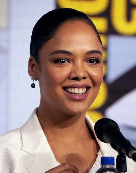 Soubor:Tessa Thompson by Gage Skidmore 3.jpg – Wikipedie