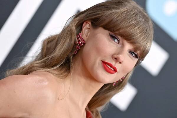 LOS ANGELES, CALIFORNIA - FEBRUARY 02: (FOR EDITORIAL USE ONLY) Taylor Swift attends the 67th GRAMMY Awards at Crypto.com Arena on February 02, 2025 in Los Angeles, California. (Photo by Axelle/Bauer-Griffin/FilmMagic)