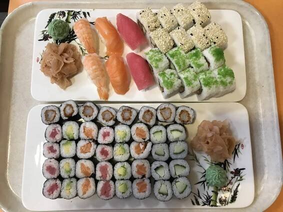 Japonsko v Liberci: sushi sety s 16–54 rolkami s tuňákem, lososem a krevetami i s polévkami a závitky