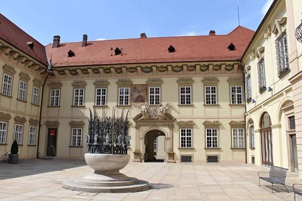 Category:Nová radnice (Brno) - Wikimedia Commons