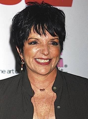 Liza Minnelliová si užívá se zajíčkem