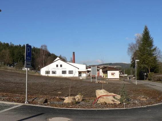 Annín, sklárna