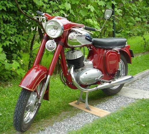 Jawa 250/559 panelka | Katalog motocyklů a motokatalog na Motorkáři.cz