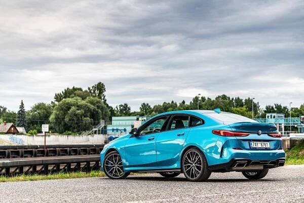 Test BMW M235i xDrive Gran Coupé 2020: Vzhledově možná rozporuplné, jízdně skvělé - roadblog.cz