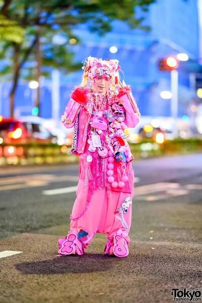Japanese Visual Kei Singer in Harajuku w/ Kawaii Pink, Asakura Garo & Opanchu Usagi