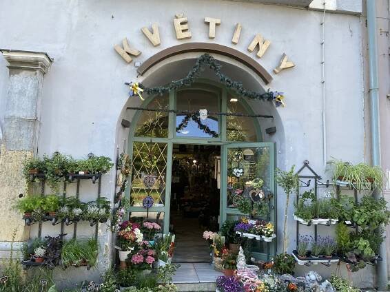 Otevřený voucher na vazbu smuteční, svatební i luxusní reprezentativní kytice, 300-1000 Kč
