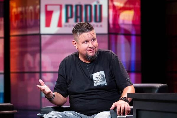 Michal Novotný je slavný herec, moderátor, bavič a dabér.