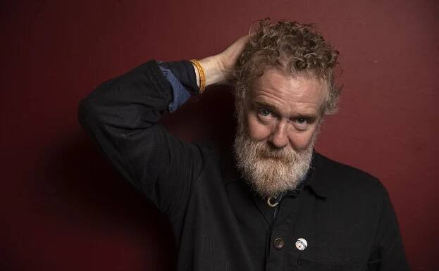 Už není čas blbnout, říká Glen Hansard. V Česku našel kus domova