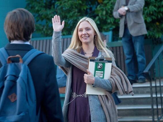 Městečko Pines - One of Our Senior Realtors Has Chosen to Retire - Z filmu - Hope Davis