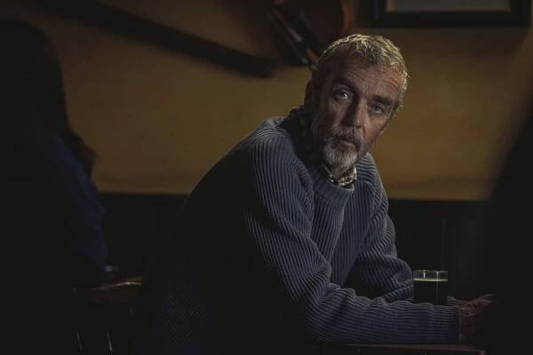 Černé zrcadlo - Loch Henry - Z filmu - John Hannah
