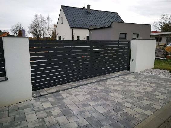 Poptávám: pojezdovou samonosnou bránu a branku | ePoptávka.cz