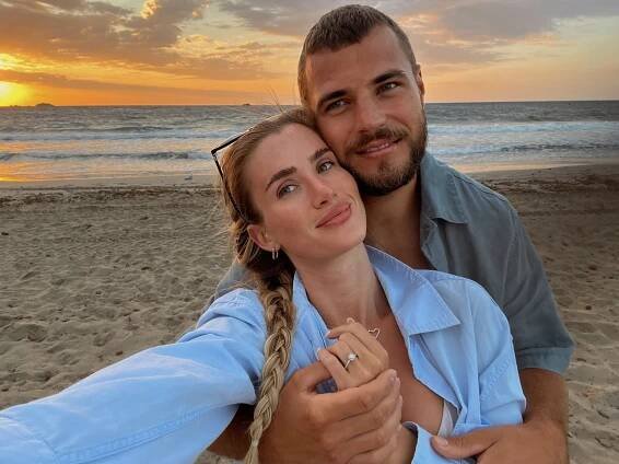 Romantika jako z telenovely! Hvězda Survivoru Johana Fabišíková se zasnoubila. O ruku ji požádal slovenský hokejista