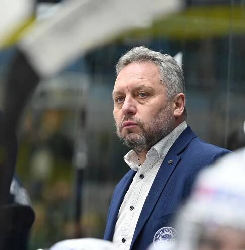 Tréner Oremus piatu domácu prehru za sebou neustál. V Slovane Bratislava ho strieda Surový