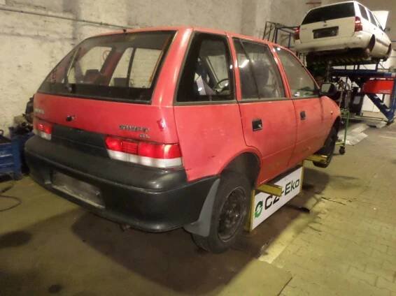 Suzuki Swift 2000 - náhradní díly