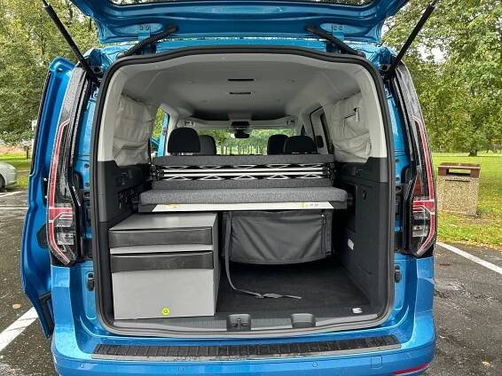 Zn. Pan Nenápadný. Na co obří obytňák, když je tu VW Caddy California?